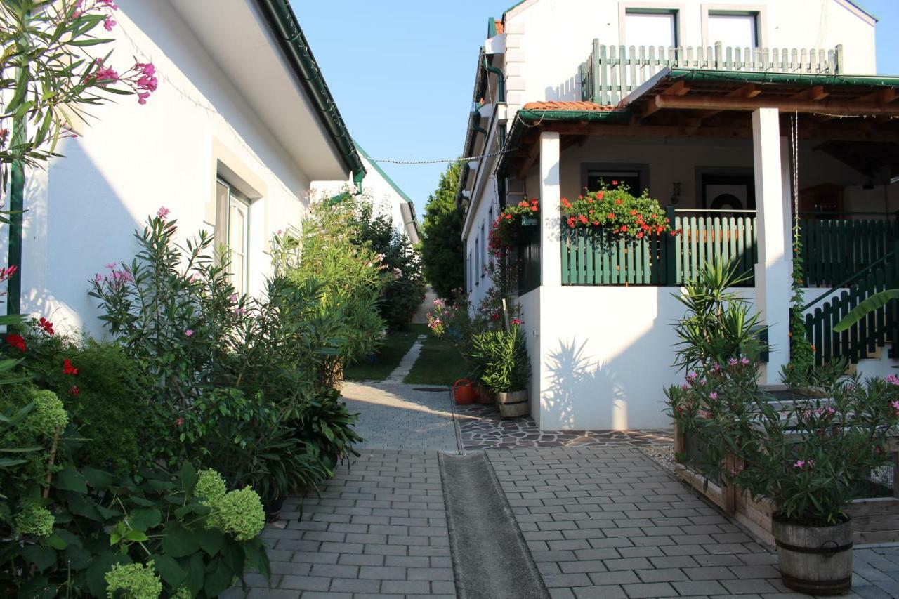 Appartement "Blumengassl" Mörbisch am See Εξωτερικό φωτογραφία